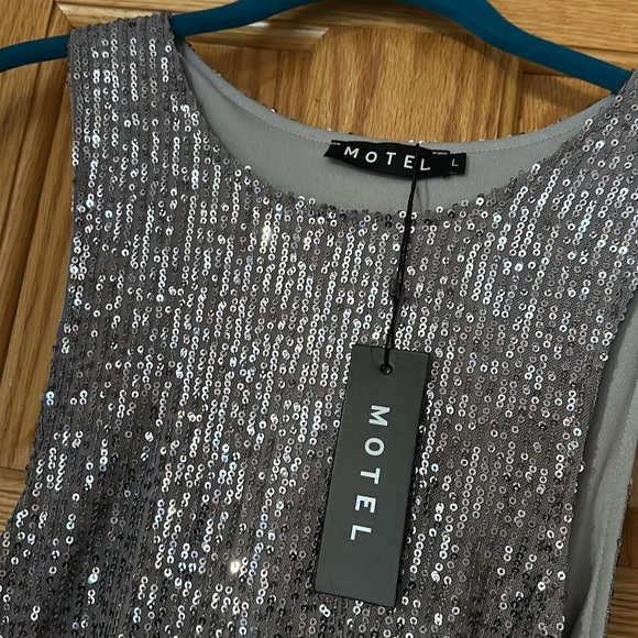 Motel Ardilla Sequin Dress. Size L. - Picture 4 of 6